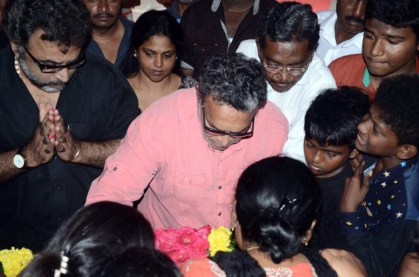 Celebs like Nassar, Senthil, Poochi Murugan and others Pay Homage to Kumarimuthu. Kumarimuthu,actor Kumarimuthu,last respect to Kumarimuthu,Senthil,Poochi Murugan,Nassar,kumarimuthu dies death,tamil actor kumarimuthu,kumarimuthu passes away,kumarimuthu