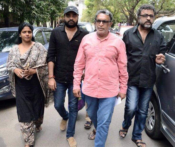 Celebs like Nassar, Senthil, Poochi Murugan and others Pay Homage to Kumarimuthu. Kumarimuthu,actor Kumarimuthu,last respect to Kumarimuthu,Senthil,Poochi Murugan,Nassar,kumarimuthu dies death,tamil actor kumarimuthu,kumarimuthu passes away,kumarimuthu