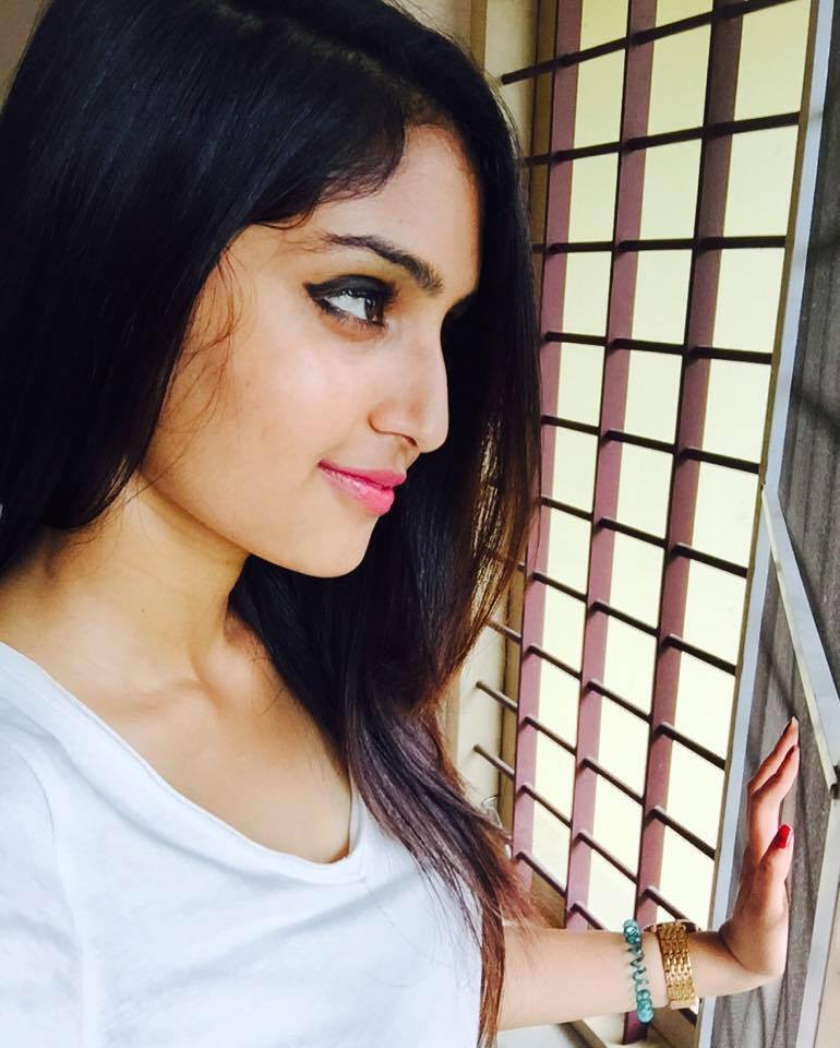 Reba Monica John will be seen opposite Nivin Pauly in the upcoming movie Reba John,Reba John photos,Reba Monica John,jacobinte swargarajyam,jacobinte swargarajyam heroine,nivin pauly's heroine,midukki