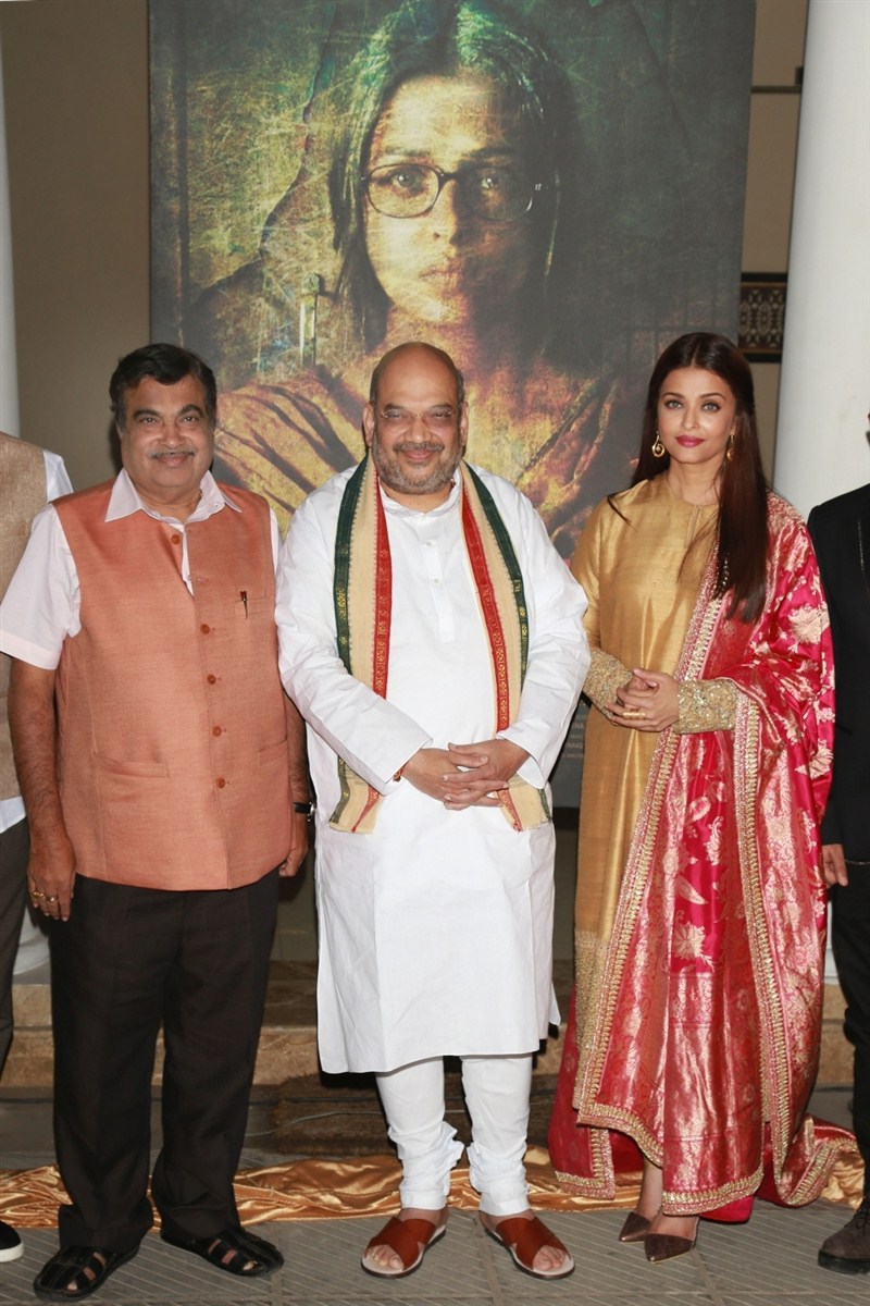 BJP president Amit Shah and Union Minister of Road, Transport and Highways Nitin Gadkari on Monday launched the first official poster of filmmaker Omung Kumar's upcoming biographical drama film Amit Shah,Nitin Gadkari,Aishwarya Rai Bachchan,Sarbjit movie poster,Sarbjit,Sarbjit poster,Sarbjit first look,Sarbjit first look poster,Sarbjit poster launch,Aishwarya Rai