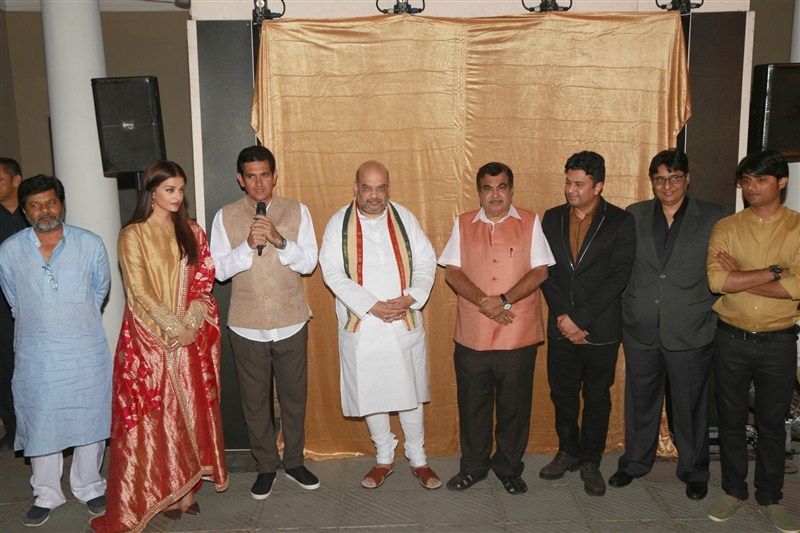 BJP president Amit Shah and Union Minister of Road, Transport and Highways Nitin Gadkari on Monday launched the first official poster of filmmaker Omung Kumar's upcoming biographical drama film Amit Shah,Nitin Gadkari,Aishwarya Rai Bachchan,Sarbjit movie poster,Sarbjit,Sarbjit poster,Sarbjit first look,Sarbjit first look poster,Sarbjit poster launch,Aishwarya Rai