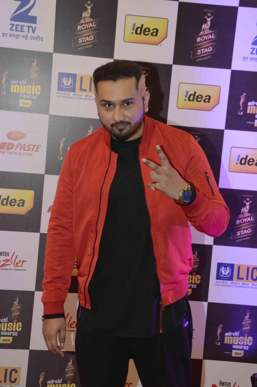 The ?8th Mirchi Music Awards event held at a star-studded ceremony and well known personalities graced the event. Mirchi Music Awards,Mirchi Music,8th mirchi music awards,Hrithik Roshan,Arjun Kapoor,Vidya Balan,Yo Yo Honey Singh,Taapsee Pannu,Urvashi Rautela,Dia Mirza,Radhika Apte,Neetu Chandra,Aditi Rao Hydari,Gauhar Khan,Gul Panag,Kanika Kapoor,Madhur Bhandarkar