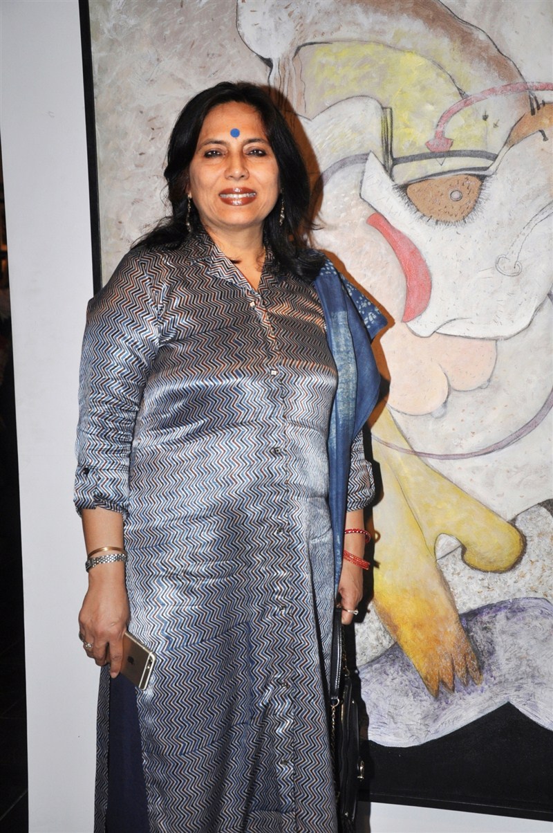In a bid to bridge the gap between elitist art and the art for the common man, that is cinema, Osianama’s Womanhood festival has brought to life, feminine art form over the last 100 years of Indian art at Tao Art Gallery. Osianama Womanhood Art Exhibition,Osianama Womanhood Art,Abha Singh,Artist Naina Kanodia,Naina Kanodia,Artist Sujata Jambhale,Sujata Jambhale,Vikram Bawa,Namrita Bachchan,Neville Tuli