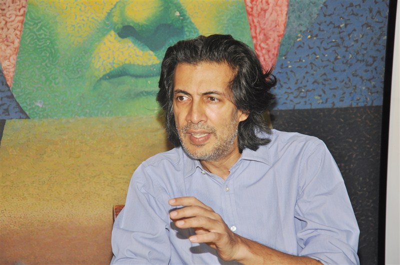 In a bid to bridge the gap between elitist art and the art for the common man, that is cinema, Osianama’s Womanhood festival has brought to life, feminine art form over the last 100 years of Indian art at Tao Art Gallery. Osianama Womanhood Art Exhibition,Osianama Womanhood Art,Abha Singh,Artist Naina Kanodia,Naina Kanodia,Artist Sujata Jambhale,Sujata Jambhale,Vikram Bawa,Namrita Bachchan,Neville Tuli