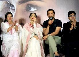 Sonam Kapoor,Shabana Azmi,Sonam Kapoor and Shabana Azmi,Neerja success meet,Neerja,Neerja success meet pics,Neerja success meet images,Neerja success meet photos,Neerja success meet stills,Neerja success meet pictures