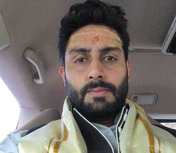 Bollywood actor Abhishek Bachchan on Wednesday paid a visit to the famous Kashi Vishwanath Temple. Abhishek Bachchan,Abhishek Bachchan at Kashi Vishwanath temple,Kashi Vishwanath temple,actor Abhishek Bachchan,Bachchan,Abhishek Bachchan prays at Kashi Vishwanath temple,Amitabh Bachchan,Amitabh Bachchan son