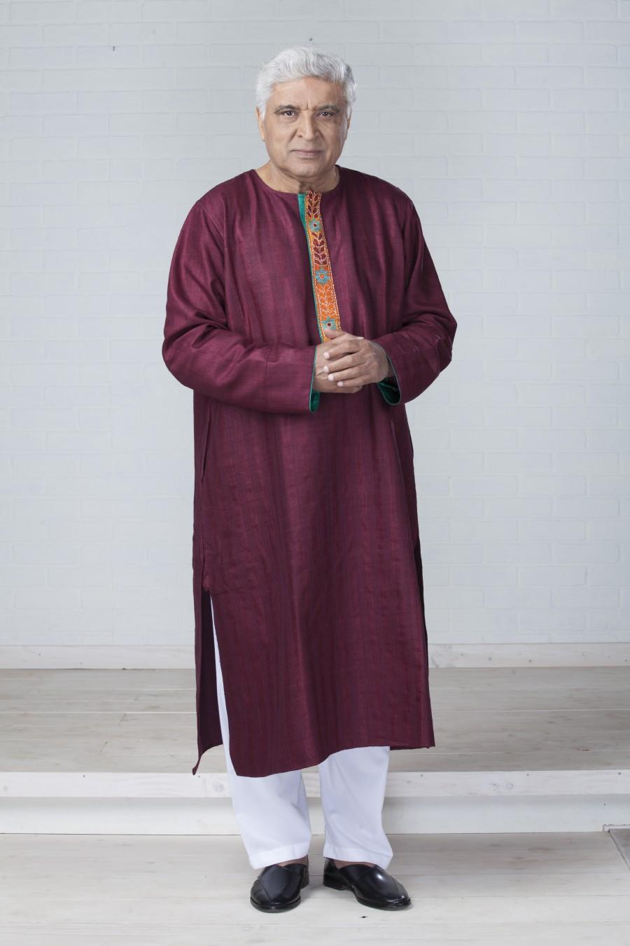 ‘The Golden Years 1950 -1975, A musical journey with Javed Akhtar' is produced by EVPL, sponsored by Dettol and co-sponsored by State Bank of India. Zee Classic,The Golden Years 1950 - 1975,musical journey with Javed Akhtar,Javed Akhtar,Javed Akhtar to present Zee Classic's new music show,Javed Akhtar returns to Zee Classic with music show