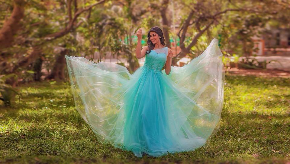 Malayalam actress Anju Kurian recently met Tamil star Madhavan and expressed her excitement in meeting the actor. Anju Kurian,Anju Kurian meets madhavan,Anju Kurian with Madhavan,Anju Kurian rare photos,Anju Kurian new pics,Anju Kurian photos,Anju Kurian actress