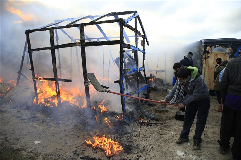 Clashes break out in Calais as police clear part of the shanty town in northern France. French Migrant,French Migrant Camp in Flames,Migrant jungle in flames,Migrant jungle,northern France,Calais Jungle,Shelters burn,French police