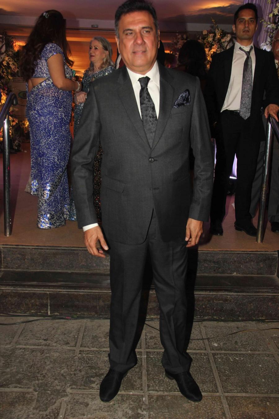 Sanjay Dutt, Maanayata Dutt, Sushmita Sen, Boman Irani, Sushama Reddy and many others graced Kishor Bajaj's daughter Wedding Reception. Kishor Bajaj's daughter Wedding Reception,Sanjay Dutt,Sushmita Sen,Varun Dhawan,Maanayata Dutt,Boman Irani,Chunkey Pandey,Mohit Marwah,Saira Banu,Poonam Dhillon,Archana Puran Singh,Parmeet Sethi,Sushama Reddy