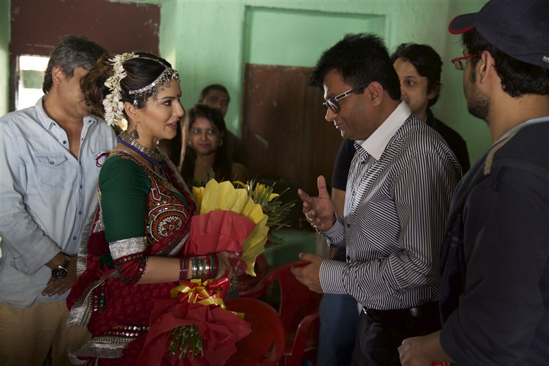 Bollywood actress Sunny Leone's anti smoking campaign with Alok Nath, Deepak Dobriyal. Sunny Leone,Sunny Leone's anti smoking campaign,Alok Nath,Deepak Dobriyal,actress Sunny Leone,Sunny Leone new pics,Sunny Leone new images,Sunny Leone new stills,Sunny Leone new pictures