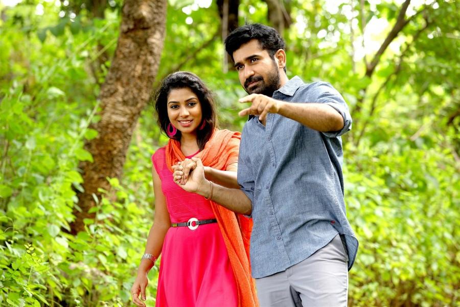 Pichaikkaran is an upcoming action thriller Tamil film written and directed by Sasi. Starring Vijay Antony and Santa Titus in the lead role. Pichaikkaran,tamil movie Pichaikkaran,Vijay Antony,Santa Titus,Pichaikkaran movie stills,Pichaikkaran movie pics,Pichaikkaran movie images,Pichaikkaran movie photos,Pichaikkaran movie pictures