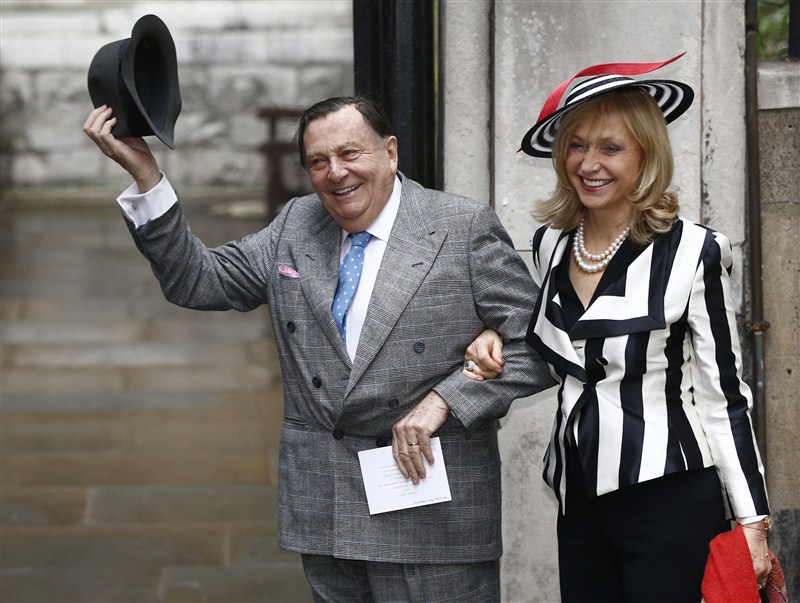 Media mogul Rupert Murdoch wed former supermodel Jerry Hall in a low-key ceremony in central London, the fourth marriage for the media mogul. Rupert Murdoch,Jerry Hall,Rupert Murdoch and Jerry Hall,Rupert Murdoch and Jerry Hall wedding,Rupert Murdoch and Jerry Hallmarriage,Rupert Murdoch wedding,Rupert Murdoch marriage,Jerry Hall wedding,Jerry Hall marriage