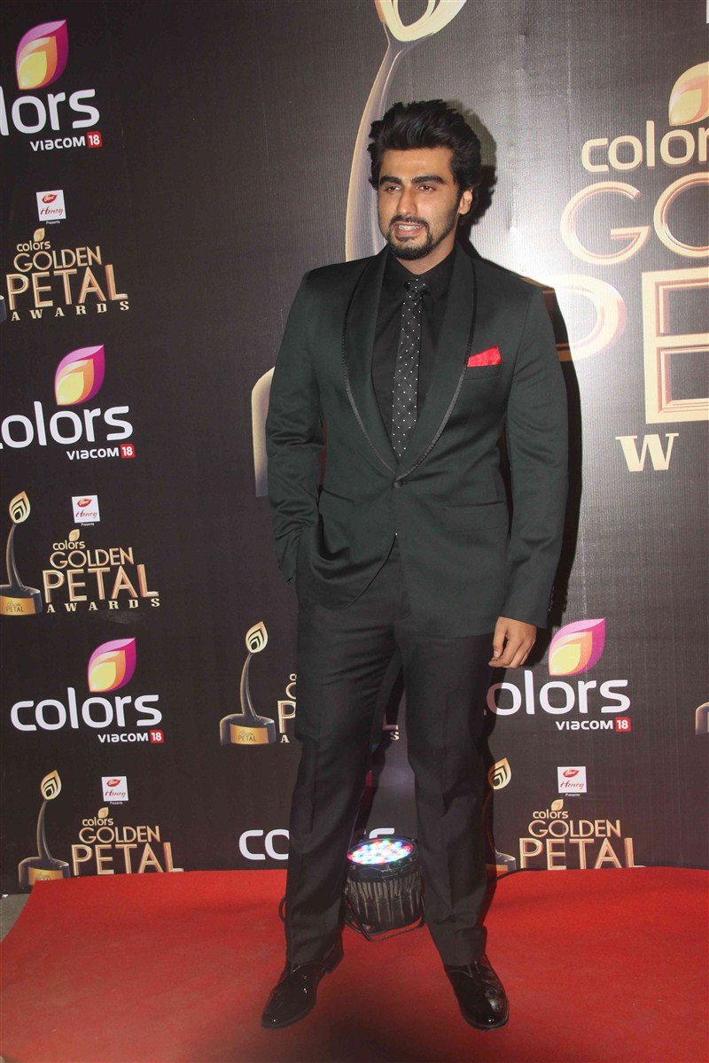 Golden Petal Awards 2016 held on Sunday night in Mumbai. Salman Khan, Anil Kapoor, Arjun Kapoor and others graced the event. Golden Petal Awards 2016,Golden Petal Awards,golden petal awards 2016 winners,Golden Petal,Salman Khan,Anil Kapoor,Arjun Kapoor,Malaika Arora Khan,Tanisha Mukherji,Sidharth Nigam,Adaa Khan,Krishna Abhishek,Karan Johar,Golden Petal Awards 2016 pics,Golden