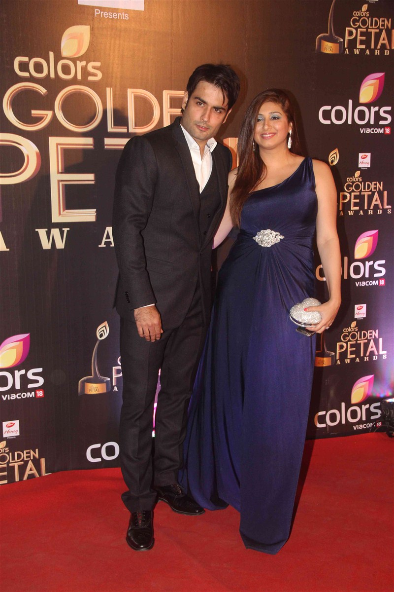 Golden Petal Awards 2016 held on Sunday night in Mumbai. Salman Khan, Anil Kapoor, Arjun Kapoor and others graced the event. Golden Petal Awards 2016,Golden Petal Awards,golden petal awards 2016 winners,Golden Petal,Salman Khan,Anil Kapoor,Arjun Kapoor,Malaika Arora Khan,Tanisha Mukherji,Sidharth Nigam,Adaa Khan,Krishna Abhishek,Karan Johar,Golden Petal Awards 2016 pics,Golden