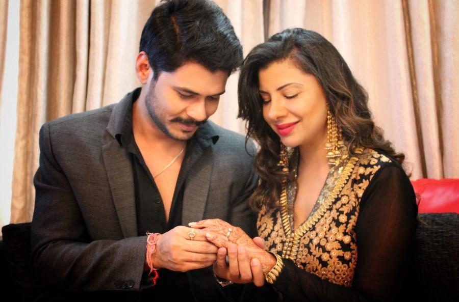 Feisty TV actress Sambhavna Seth got engaged to fellow actor Avinash Dwivedi. Sambhavana Seth,Sambhavana Seth engaged to Avinash Dwivedi,Avinash Dwivedi,Feisty TV actress Sambhavna Seth,actor Avinash Dwivedi