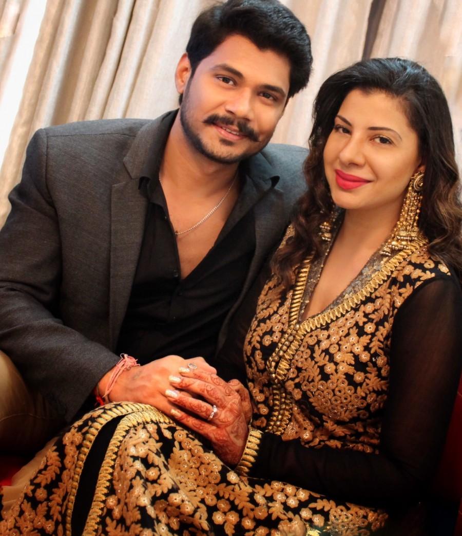 Feisty TV actress Sambhavna Seth got engaged to fellow actor Avinash Dwivedi. Sambhavana Seth,Sambhavana Seth engaged to Avinash Dwivedi,Avinash Dwivedi,Feisty TV actress Sambhavna Seth,actor Avinash Dwivedi