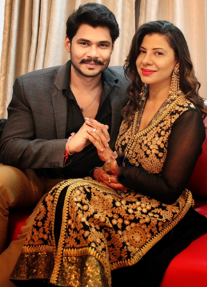 Feisty TV actress Sambhavna Seth got engaged to fellow actor Avinash Dwivedi. Sambhavana Seth,Sambhavana Seth engaged to Avinash Dwivedi,Avinash Dwivedi,Feisty TV actress Sambhavna Seth,actor Avinash Dwivedi