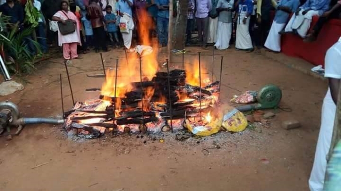 Kalabhavan Mani Funeral Photos,Kalabhavan Mani Funeral,Kalabhavan Mani,Kalabhavan Mani goodbye,Kalabhavan Mani Funeral pics,Kalabhavan Mani Funeral images,Kalabhavan Mani Funeral stills,Kalabhavan Mani Funeral pictures,Kalabhavan Mani stills,Kalabhavan Ma
