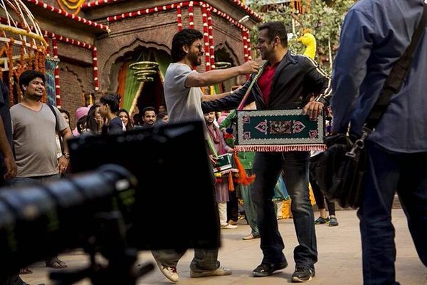 Bollywood actor Salman Khan, who recently wrapped up the shoot of 'Prem Ratan Dhan Payo', has started training for his new film, Sultan'. Salman Khan,Salman Khan in Sultan,Salman Khan starts training for Sultan,Sultan,bollywood movie Sultan,Salman Khan wrestling