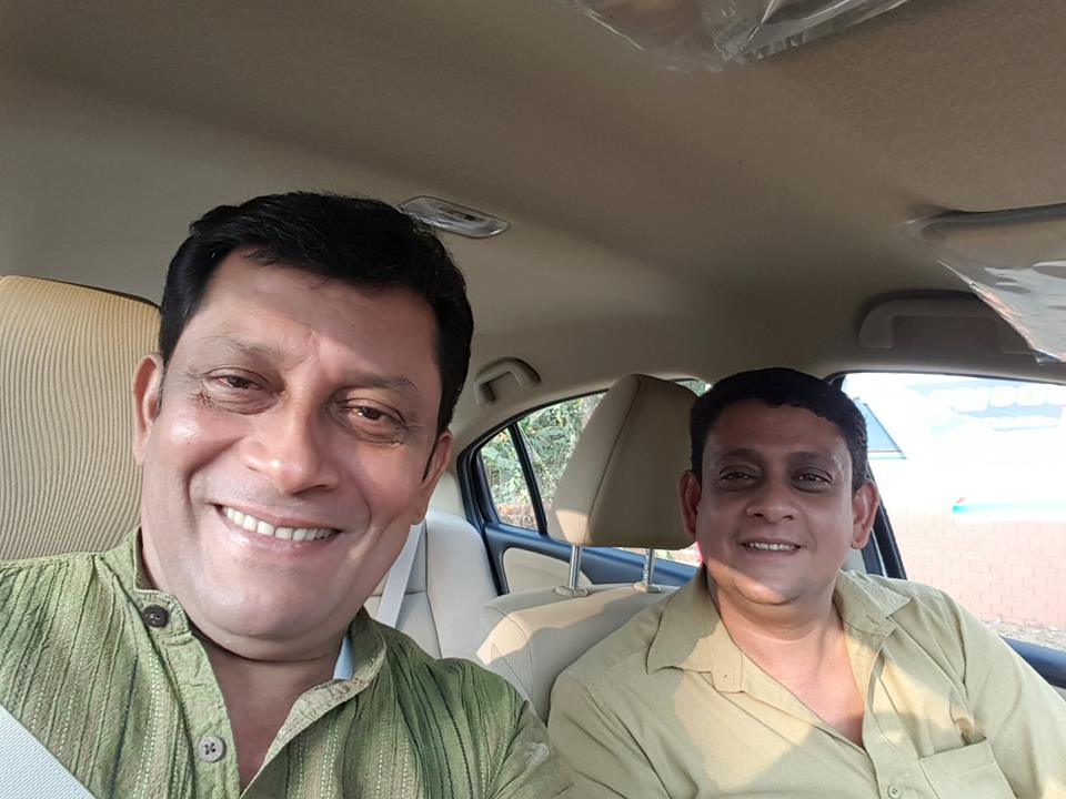 Jayakumar Parameswaran Pillai aka Arjunan, the lead actor of 'Thatteem Mutteem', has recently met his look-alike. Thatteem Mutteem,Thatteem Mutteem arjunan,Thatteem Mutteem actor look-alike,jayakumar of Thatteem Mutteem,celebrity look-alikes,celebrity doppelganger