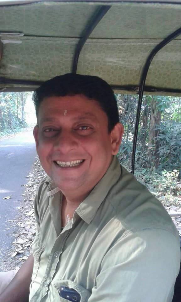 Jayakumar Parameswaran Pillai aka Arjunan, the lead actor of 'Thatteem Mutteem', has recently met his look-alike. Thatteem Mutteem,Thatteem Mutteem arjunan,Thatteem Mutteem actor look-alike,jayakumar of Thatteem Mutteem,celebrity look-alikes,celebrity doppelganger