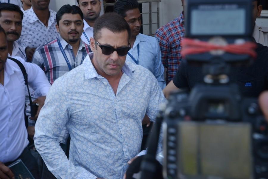 Bollywood actor Salman Khan arrives to appear before the Jodhpur chief judicial magistrate's court in connection with the recording of his statement as an accused in an over-17 years old case of Arms Act violation on 10 March 2016. Salman Khan,Salman Khan appears at Jodhpur chief judicial magistrate,Salman Khan at Jodhpur chief judicial magistrate,Salman Khan illegal weapons,Salman Khan Blackbuck killings,Blackbuck killings,Salman Khan appears at Jodhpur Court,Blackbuck killings Cas