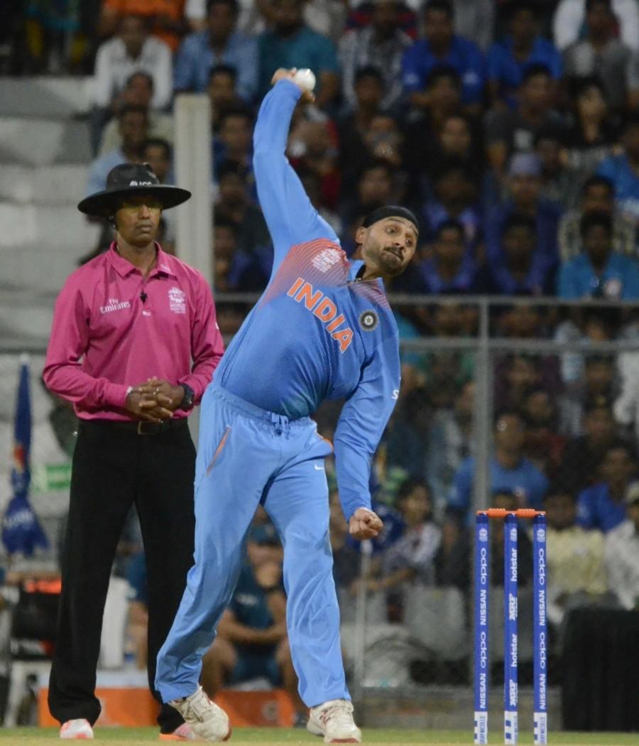 Star batsmen Jean-Paul Duminy and Quinton de Kock struck fluent half-centuries as South Africa registered a nail-biting, four run victory against India in the warm-up match ahead of the World Twenty20 cricket tournament at the Wankhede Stadium on Saturday. India vs South,T20 2016 warmup match,T20 2016,World T20 2016 warmup match,World T20 2016 warmup match live,World T20 2016 warmup match pics,World T20 2016 warmup pics,World T20 2016 warmup images,World T20 2016 warmup stills,World T20 2016 warmup pictur