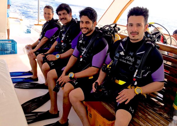 Telugu superstar Akkineni Nagarjuna has taken time off his busy schedule to bond with his sons Naga Chaitanya and Akhil. Nagarjuna,Naga Chaitanya,Akhil,scuba diving,Akkineni Nagarjuna,Nagarjuna in Maldives,Akkineni Nagarjuna goes scuba diving with sons in Maldives