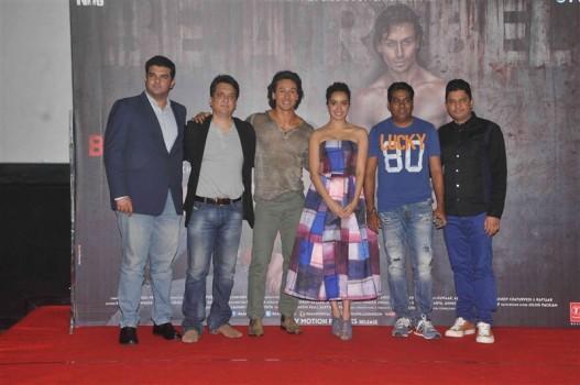 Photos og Bollywood actress Shraddha Kapoor and actor Tiger Shroff at Baaghi's trailer launch.