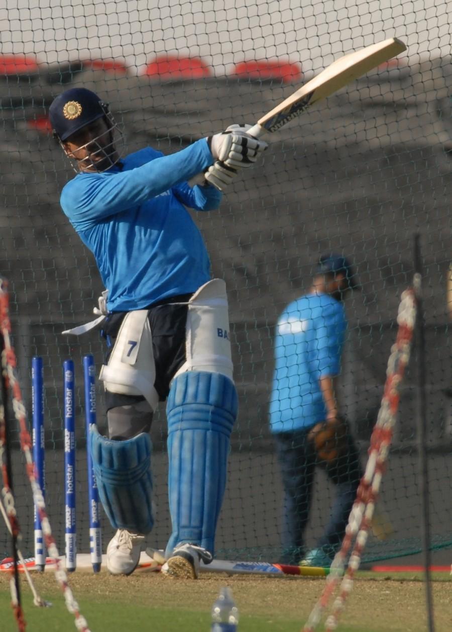 On a roll with 10 wins in their last 11 matches, hosts India will start as the favourites when the World Twenty20 cricket tournament starts on Tuesday. India vs New Zealand,India vs New Zealand free live streaming information,india vs new zealand live,India vs New Zealand World T20,Dhoni,Kohli,World T20,ICC World T20 2016,ICC World T20,world t20 results,World T20 2016,World T20 pics,World T20 images,Worl
