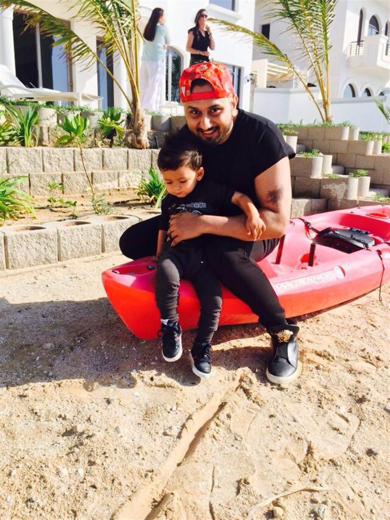 A relaxed Honey Singh is seen having a good time with his cute little nephew, Keyaan. Yo Yo Honey Singh,Keyaan,Yo Yo Honey Singh with his Nephew,Honey Singh,Yo Yo Honey Singh with Keyaan