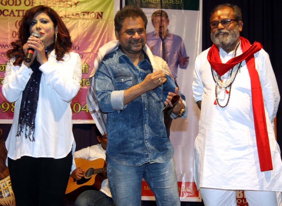 Runa Laila, Manoj Tiwari, Anup Jalota, Udit Narayan, Tinaa Ghaai, Saint Bhole Baba, Rumi Jaffery at jury announcement of Dada Saheb Phalke awards at Iskon hall in Juhu. Jury announcement of Dada Saheb Phalke awards,Dada Saheb Phalke awards,Dada Saheb Phalke,Runa Laila,Manoj Tiwari,Anup Jalota,Udit Narayan,Tinaa Ghaai,Saint Bhole Baba,Rumi Jaffery