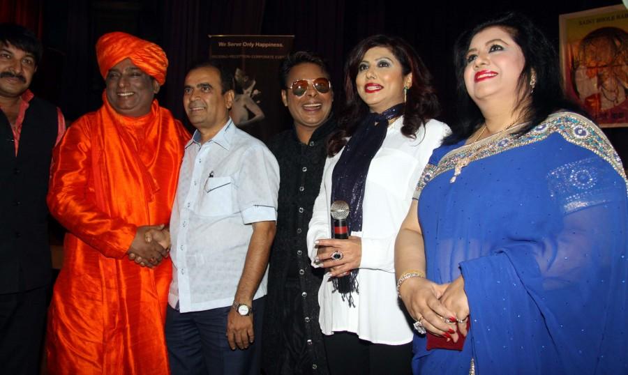 Runa Laila, Manoj Tiwari, Anup Jalota, Udit Narayan, Tinaa Ghaai, Saint Bhole Baba, Rumi Jaffery at jury announcement of Dada Saheb Phalke awards at Iskon hall in Juhu. Jury announcement of Dada Saheb Phalke awards,Dada Saheb Phalke awards,Dada Saheb Phalke,Runa Laila,Manoj Tiwari,Anup Jalota,Udit Narayan,Tinaa Ghaai,Saint Bhole Baba,Rumi Jaffery