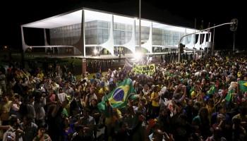 Brazilians protest after Lula,Brazilians protest,President Dilma Rousseff,Luiz Inacio Lula da Silva,5,000 demonstrators,demonstrators,Congress building,Anti-government