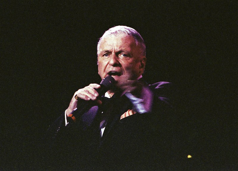 Singer-actor Frank Sinatra Jr has died following a heart attack. He was 72. Frank Sinatra Jr.,Frank Sinatra,actor Frank Sinatra,Singer Frank Sinatra,Frank Sinatra dead,Frank Sinatra passes away