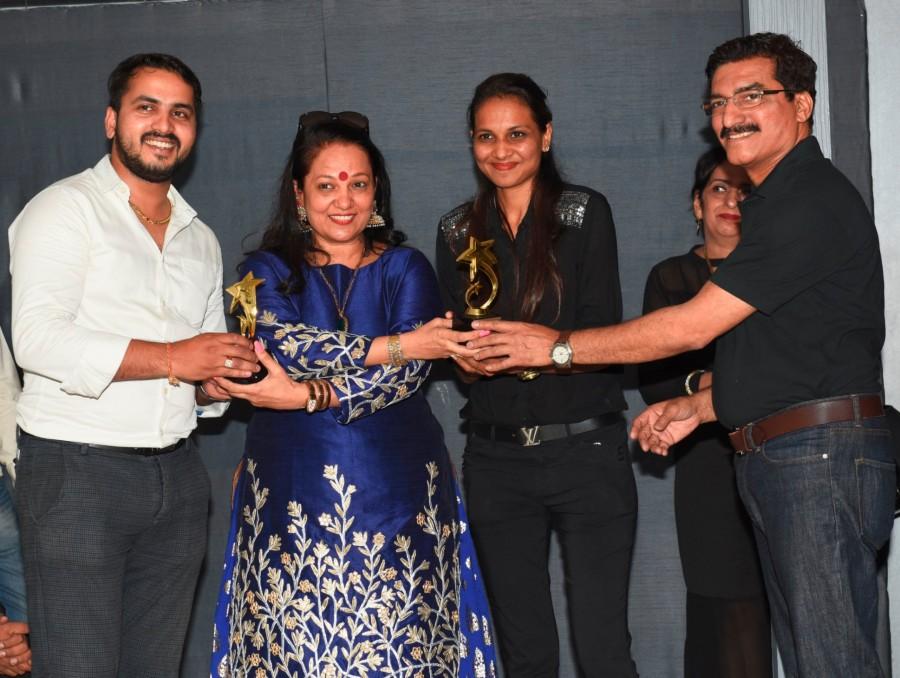 Bharat & Dorris hosted their mega makeup & hair styling seminar along with a high on drama fashion show. Convocation ceremony,Bharat & Dorris,mega makeup,hair styling seminar,drama fashion show,fashion show,Aneel Murarka,Shawar Ali,Ayesha Marcela Ali,Subi Samuel,Ujjwala Raut,Shagun Gupta,Pandhari Dada,Shweta Khanduri