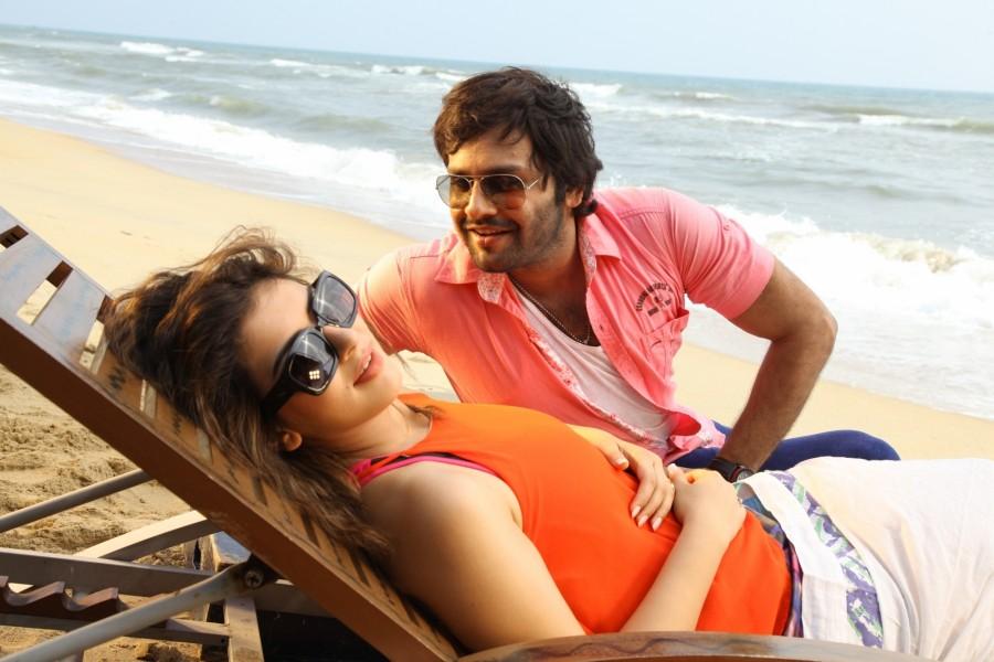 Uyire Uyire is an upcoming Tamil film directed by A Rajasekhar and produced by veteran actress Jaya Prada and former politician Amar Singh under Jayaprada Productions and Studio 9 Motion Pictures banner. Siddhu,Hansika Motwani,Uyire Uyire,Uyire Uyire movie stills,Uyire Uyire movie pics,Uyire Uyire movie images,Uyire Uyire movie photos,Uyire Uyire movie pictures,tamil movie Uyire Uyire