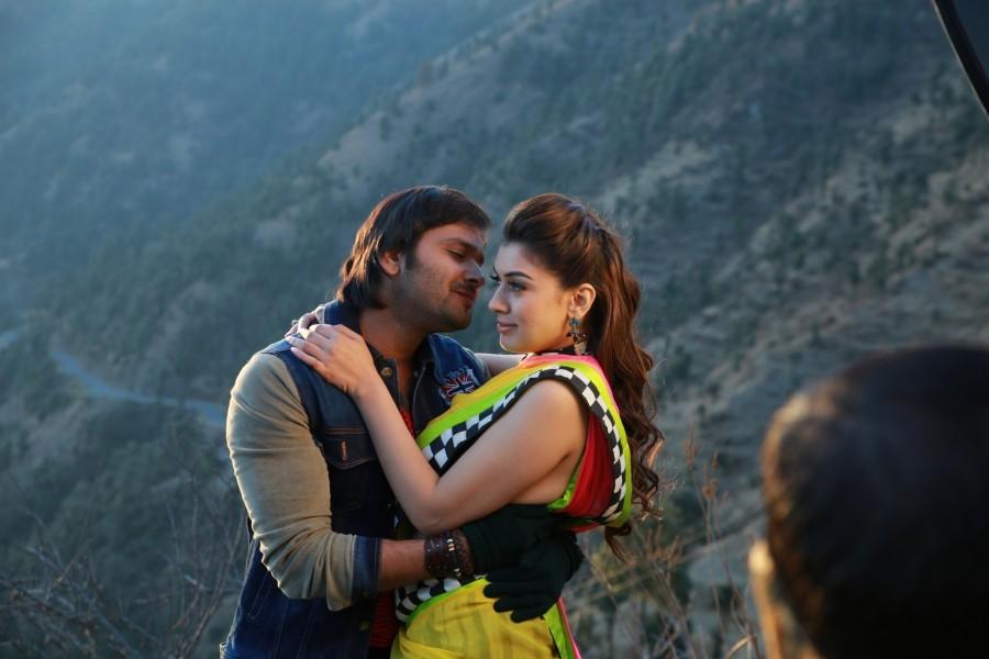 Uyire Uyire is an upcoming Tamil film directed by A Rajasekhar and produced by veteran actress Jaya Prada and former politician Amar Singh under Jayaprada Productions and Studio 9 Motion Pictures banner. Siddhu,Hansika Motwani,Uyire Uyire,Uyire Uyire movie stills,Uyire Uyire movie pics,Uyire Uyire movie images,Uyire Uyire movie photos,Uyire Uyire movie pictures,tamil movie Uyire Uyire