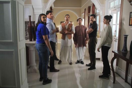 Promotion of Film 'Detective Byomkesh Bakshy!' on the set of CID