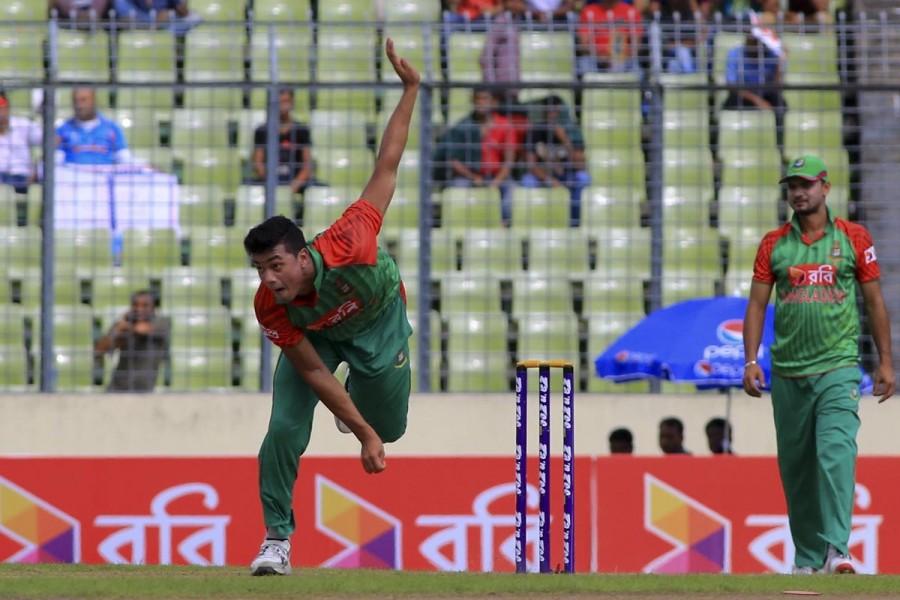 The International Cricket Council (ICC) on Saturday suspended with immediate effect Bangladesh's left-arm spinner Arafat Sunny and medium pacer Taskin Ahmed from bowling due to illegal bowling actions. Arafat Sunny,Taskin Ahmed,Taskin and Sunny suspended,Taskin and Sunny,Bangladesh player suspended,World Twenty20 2016,World Twenty20,ICC World Twenty20 India 2016,icc world twenty20,Bangladesh's left-arm spinner Arafat Sunny,Bangladesh's medium