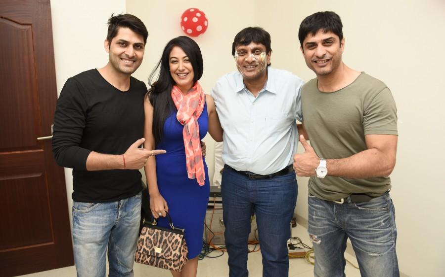 The birthday bash of MD of Crescendo Music Suresh Thomas was a grand affair. Suresh Thomas,Suresh Thomas's Birthday Bash,Suresh Thomas Birthday,Suresh Thomas Birthday celebrations,Aziz Zee,Shweta Khanduri,Vikas Bhalla,Anjali Pandey,Madhuri Pandey,Gaurav Gera,Rajesh Khera,Sandhya Shetty,Kaushik Shrimankar,Bhavana Pani,Shakir S