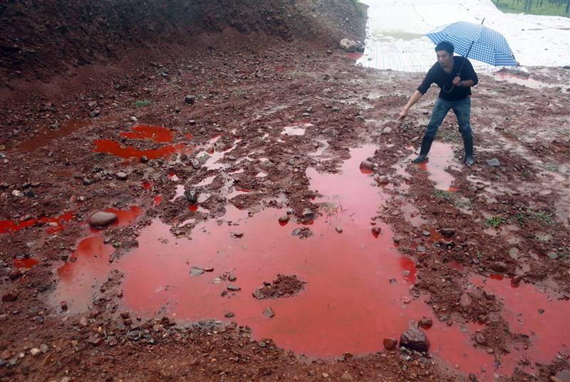 China's water supplies have degraded to the extent that half the nation's rivers and lakes are severely polluted. World Water Day,Water Day,World Water Day 2016,Water Day 2016,polluted waters,water polluted,rivers and lakes