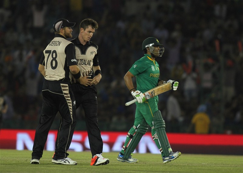New Zealand beat Pakistan by 22 runs here on Tuesday to qualify for the semi-finals of the World Twenty20 cricket tournament. New Zealand beat Pakistan,New Zealand vs Pakistan,New Zealand v Pakistan,New Zealand enter World T20 semis,World T20 semis,World T20,ICC World T20 2016,ICC World T20,World T20 pics,World T20 images,World T20 stills,World T20 pictures