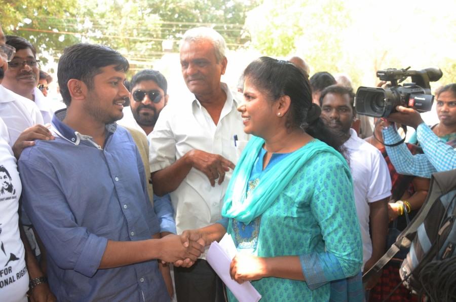 JNU student leader Kanhaiya Kumar arrived here on Wednesday to visit the Hyderabad Central University to join protests over the suicide of Dalit research scholar Rohith Vemula even as the police cracked down on the campus to bar the entry of outsiders. JNUSU,JNUSU president Kanhaiya Kumar,Kanhaiya Kumar arrives at University of Hyderabad,Kanhaiya Kumar,Dalit research scholar,Dalit,Rohith Vemula,University of Hyderabad,Hyderabad University