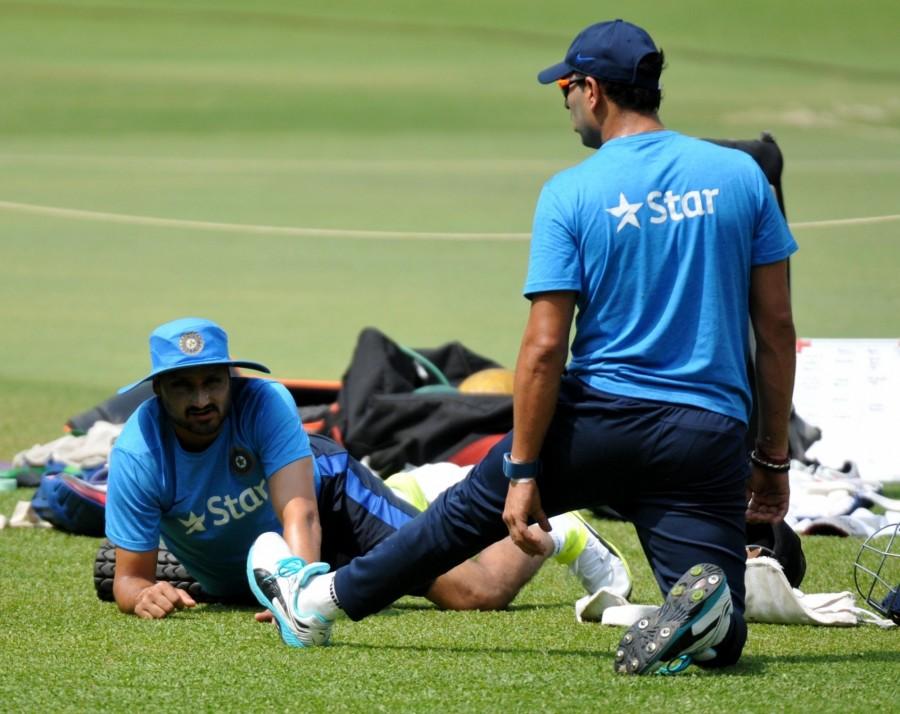 Indian Cricket Players during a practice session ahead of match against Bangladesh at Chinnaswamy Stadium, in Bengaluru on March 22, 2016. India-Bangladesh,India vs Bangladesh,India v Bangladesh,Virat Kohli,MS Dhoni,Yuvraj Singh,World T20,ICC World T20 2016,ICC World T20,World T20 2016,World T20 pics,World T20 images,World T20 stills,World T20 pictures