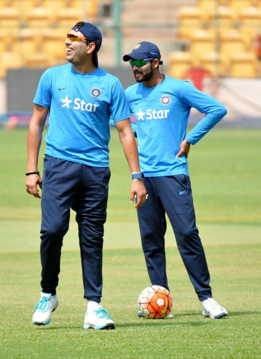 Indian Cricket Players during a practice session ahead of match against Bangladesh at Chinnaswamy Stadium, in Bengaluru on March 22, 2016. India-Bangladesh,India vs Bangladesh,India v Bangladesh,Virat Kohli,MS Dhoni,Yuvraj Singh,World T20,ICC World T20 2016,ICC World T20,World T20 2016,World T20 pics,World T20 images,World T20 stills,World T20 pictures