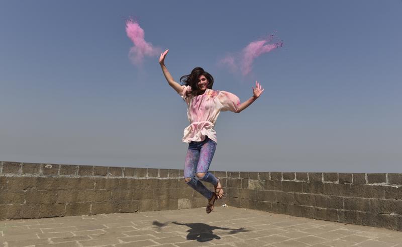The Festive season is around the corner and everyone has found memories of Holi spent in their early days! Kriti Sanon,Kriti Sanon celebrates Holi,Kriti Sanon during Childhood in Delhi,Kriti Sanon holi,Holi,actress Kriti Sanon,Kriti Sanon pics,Kriti Sanon images,Kriti Sanon stills,Kriti Sanon pictures