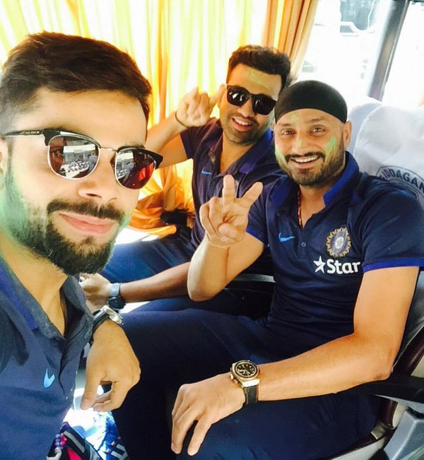 Virat Kohli, MS Dhoni, Harbhajan Singh celebrate Holi. Virat Kohli,MS Dhoni,Harbhajan Singh,Holi,Holi celebration,Virat celebrates holi,Dhoni celebrates holi,Harbhajan Singh celebrates holi