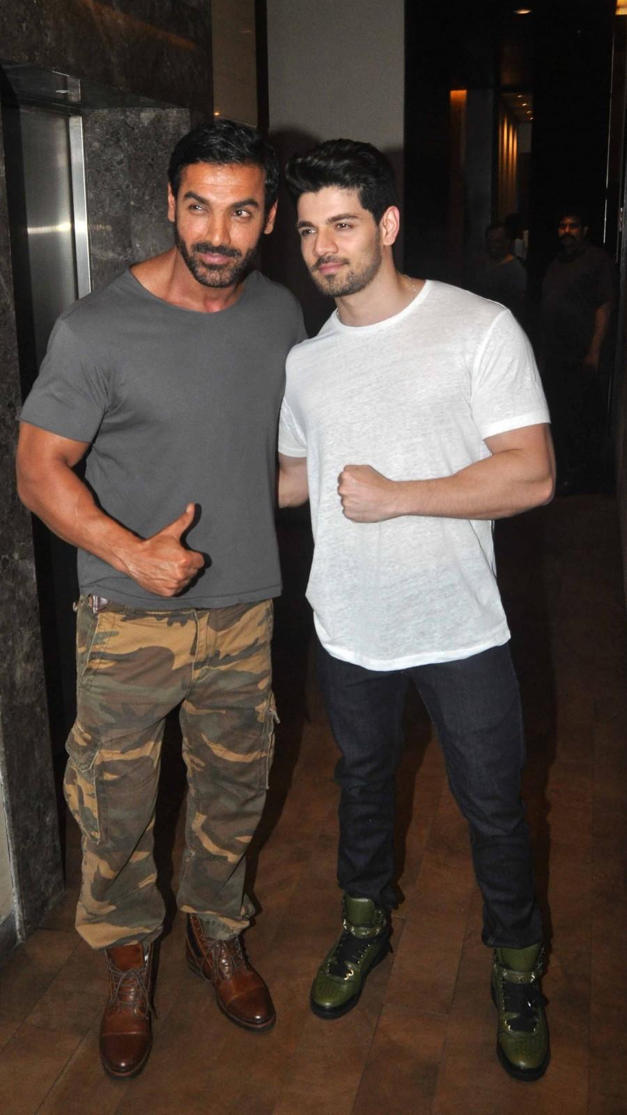 Rocky Handsome,Rocky Handsome Special Screening,Director Nishikant Kamat,Sonakshi Sinha,Harshvardhan Rane,Riteish Deshmukh,Genelia D'Souza,singer Ayushmann Khurrana,Sooraj Pancholi,Rocky Handsome Special Screening pics,Rocky Handsome Special Screenin